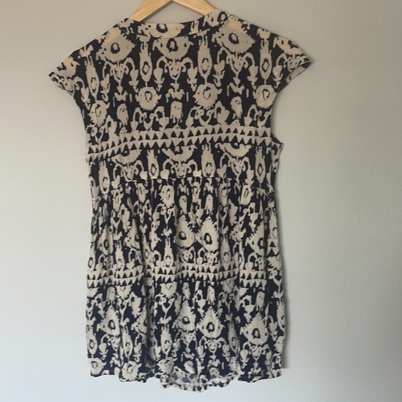 Anthropologie Navy and White Ikat Print Top - Picture 5 of 7